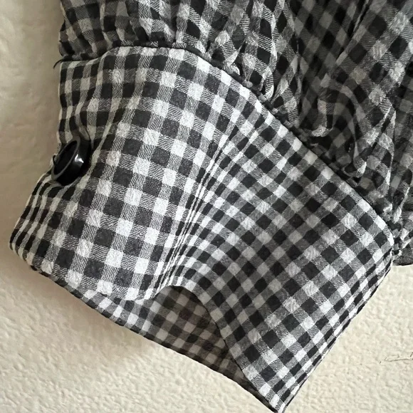 Black And White Blouse Who What Wear Mid Length Sleeve Ruffled Neckline Size L - Picture 9 of 11